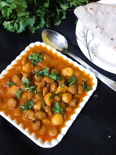 सोया बड़ी की सब्जी (Soya badi ki sabzi recipe in hindi) रेसिपी मुख्य फोटो