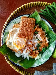 Foto resep Sego Pecel Telur Ceplok