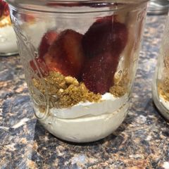 A picture of Cheesecake jars.