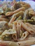 Ensalada de pasta, judías verdes y alcachofas