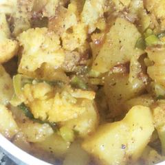 A picture of Gobhi aloo.