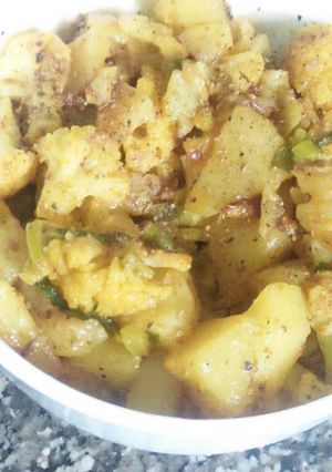 A picture of Gobhi aloo.