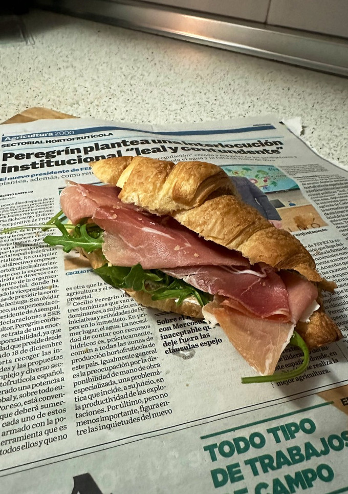 Una foto de Croissant rellenos de jamón