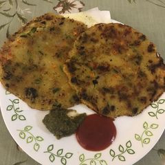 A picture of Oats.suji and vegie uttapam.