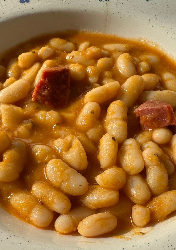 Una foto de Alubias con chorizo de pavo