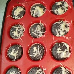 A picture of Ube/taro cup cake.