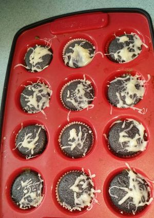 A picture of Ube/taro cup cake.
