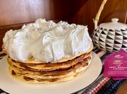 Una foto de torta rogel