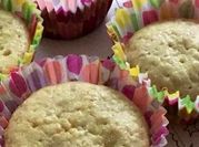 Una foto de muffins de avena yogur