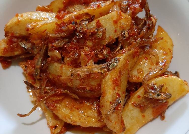 Cara Memasak Kentang teri balado yang Gurih