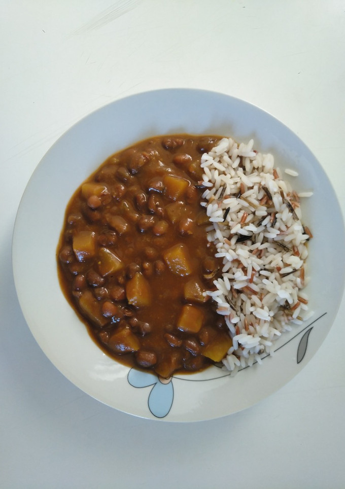Una foto de Alubias azuki con arroz veganas