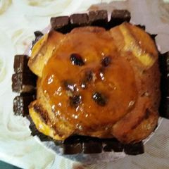 A picture of Raskadam cake with mango jelly toping.