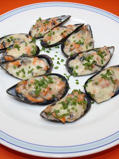 Una foto de Mejillones rellenos con bechamel