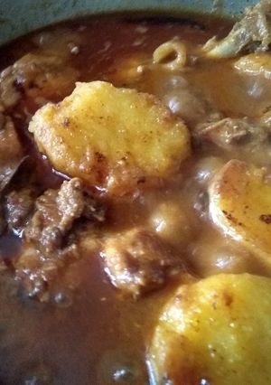 A picture of Chicken curry.