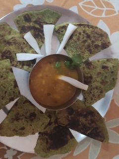 पालक पराठा (Palak paratha recipe in hindi) रेसिपी मुख्य फोटो