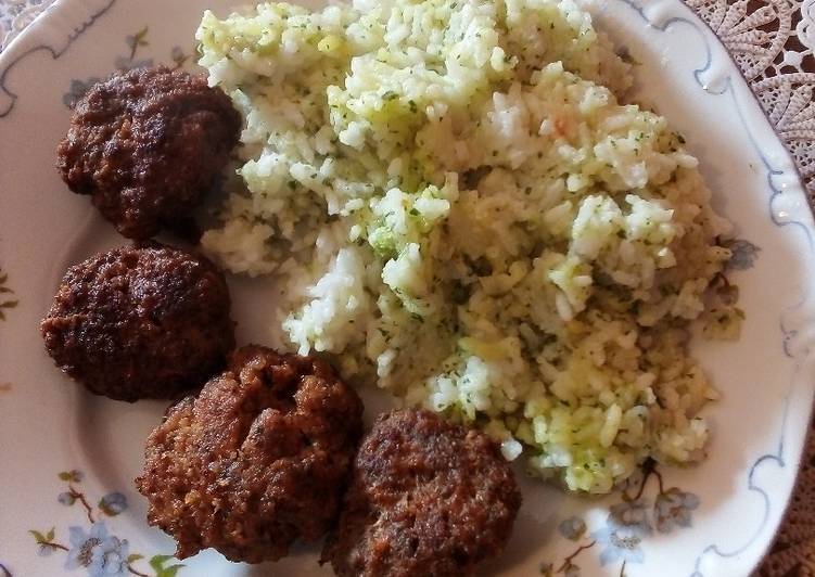 Fasírt és brokkolis rizs