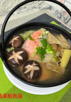 蔬菜鮭魚湯 的食譜成品照片