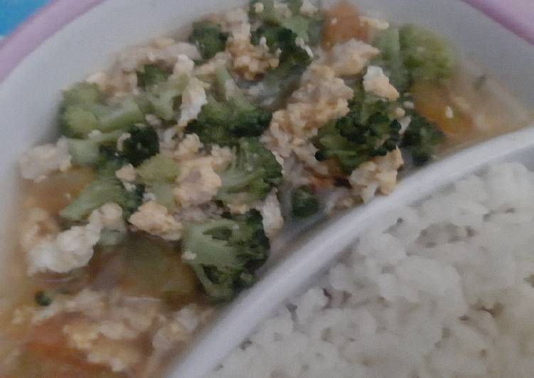 Langkah Mudah untuk Menyiapkan Brokoli cah daging ayam telur MPASI 22bln yang Bisa Manjain Lidah