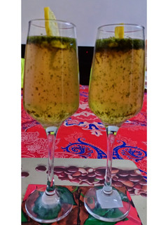 मिंट लेमोनेड(mint lemonade recipe in hindi) रेसिपी मुख्य फोटो