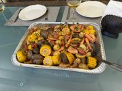 Una foto de mariscos cajun