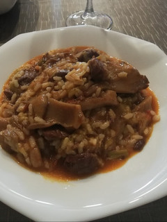Una foto de Arroz meloso de ternera, setas y ajos tiernos