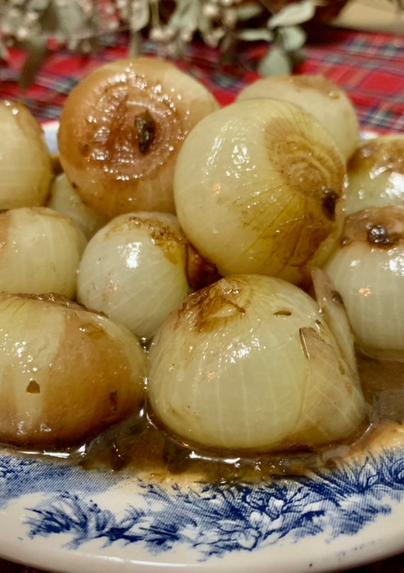 Una foto de Cebollas francesas caramelizadas con vino y miel de guarnición