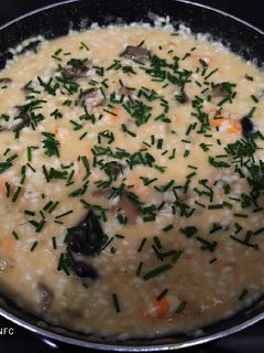 Una foto de Risotto de langostinos y mix de setas