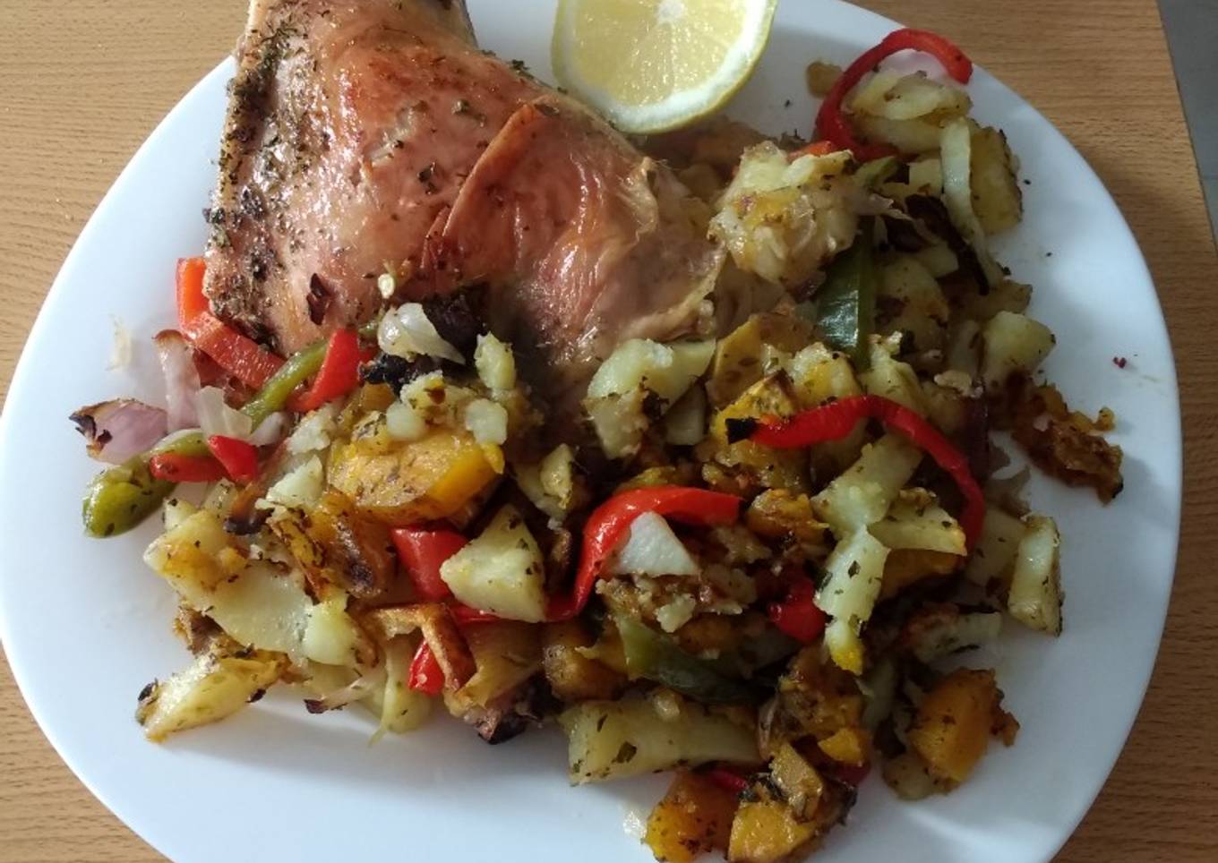 Pollo al horno con papas y batatas