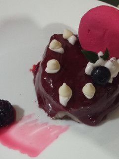 Una foto de Mousse de chocolate con glaseado espejo 🧁