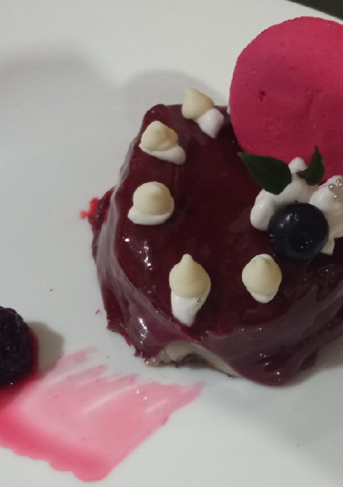 Una foto de Mousse de chocolate con glaseado espejo 🧁