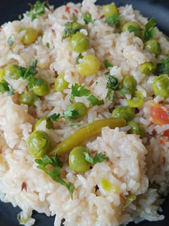 मटार भात (matar bhat recipe in marathi) रेसिपी चे मुख्य फोटो