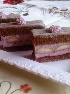 Fahéjas szelet fekete ribizlisbor krémmel recept fotója