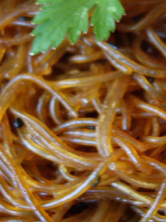Una foto de Fideos con salsa de soja