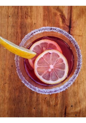 Una foto de Limonada Karkadé o Agua de Jamaica (hibiscus/hibisco) 🌺