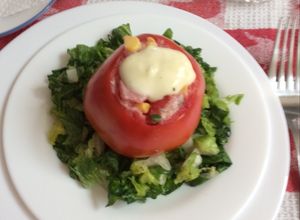 Una foto de Tomate relleno 🍅🍅🍅🍅