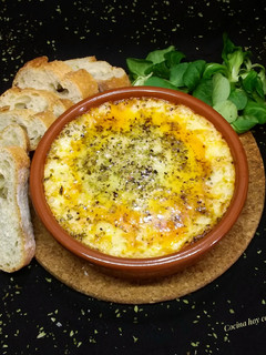 Foto principal de Queso Provolone con salsa de tomate, al horno