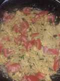 Fideos con huevos revueltos y perejil