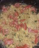 Fideos con huevos revueltos y perejil