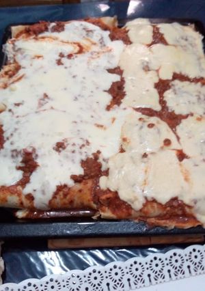 Una foto de Canelones con salsa blanca y queso!!