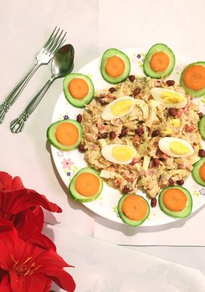 A picture of Crunchy Chicken Salad.