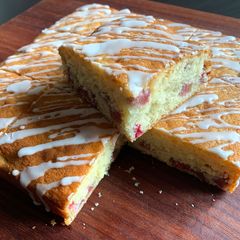 A picture of Rhubarb Cake.