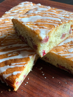 A picture of Rhubarb Cake.