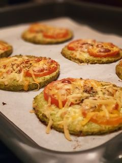 Una foto de Pizzetas de brócoli
