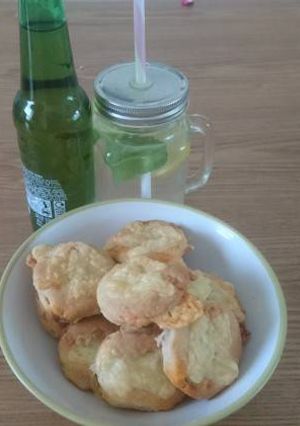 Élesztő nélküli kolbászos pogácsa recept fotója