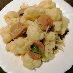 A picture of Sauteed Cauliflower with Fish Ball.