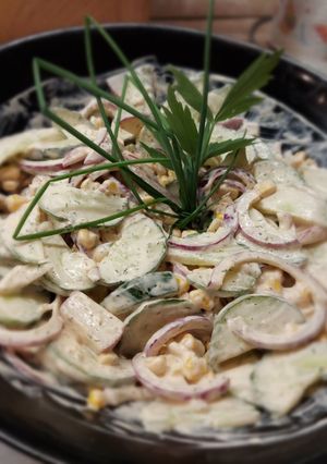 Uborka saláta húsokhoz recept fotója