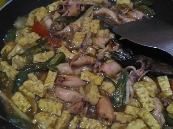 Langkah Mudah untuk Menyiapkan Resep  Tumis cabai hijau Tempe cumi yang Bikin Ngiler, Sempurna