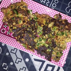 A picture of Hare piyaz ka omelette.