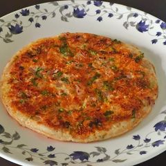 A picture of Onion Tomato Podi Uttapam !.