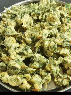 કુંભણીયા ભજીયા (Kumbhaniya Bhajiya Recipe In Gujarati) રેસીપી મુખ્ય ફોટો